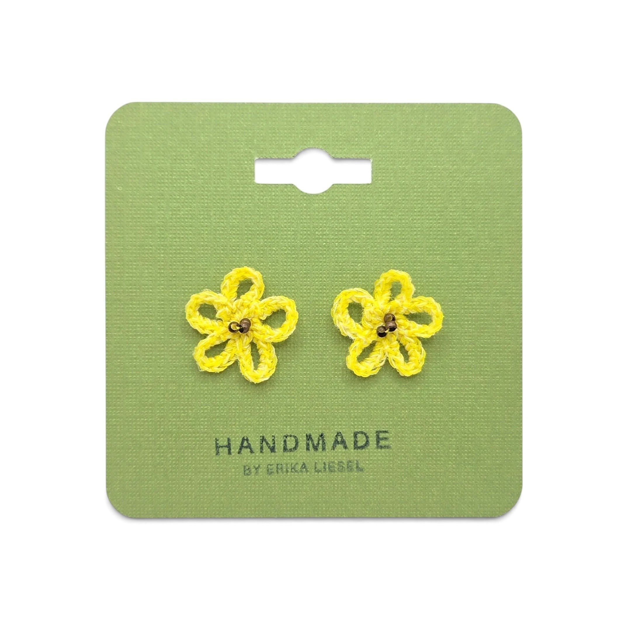Daisy Bud Crochet Stud Earrings